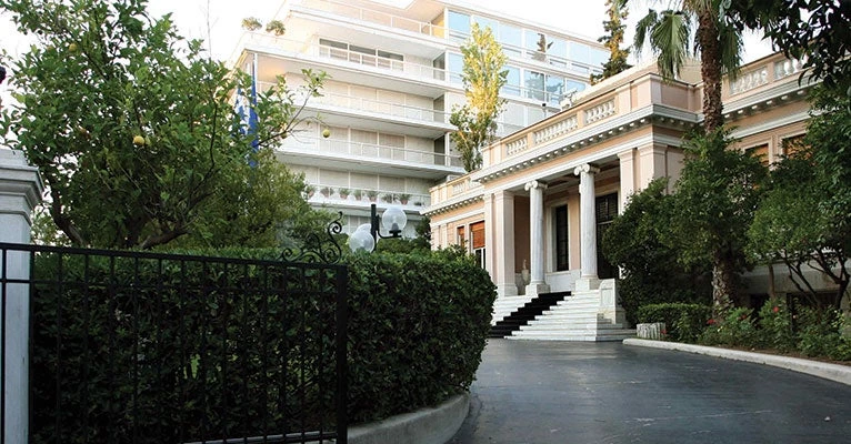 Μαξίμου για Τσαβούσογλου: Η συμφωνία είχε «παγώσει» από το 2016 – Και γιατί έδωσαν έγκριση να πάρει τα δισ η Αγκυρα;